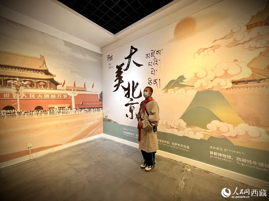 拉薩市北京實驗中學的學生講解員進行講解。人民網 次仁羅布攝
