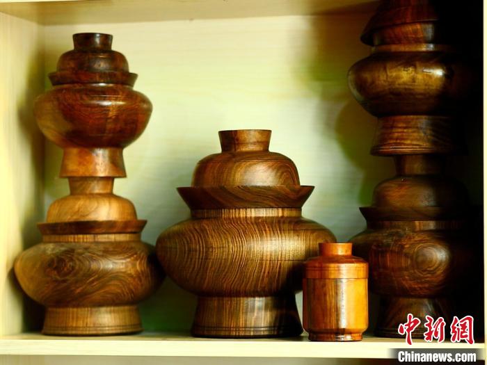圖為各種木碗成品?！?鄧巴 　攝