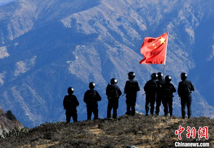 1月6日，移民警察在執勤?！±盍?攝