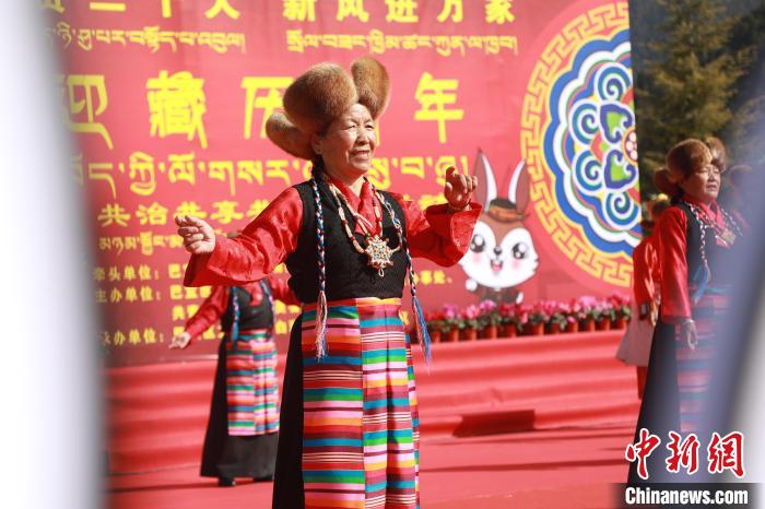 圖為藏歷新年活動現場?！埩?攝