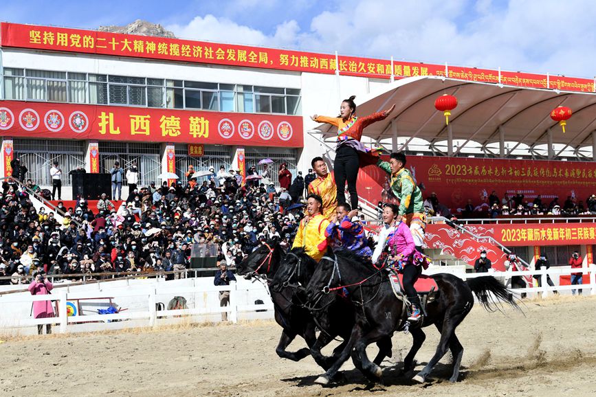 藏歷新年，精彩的馬術表演。潘多攝