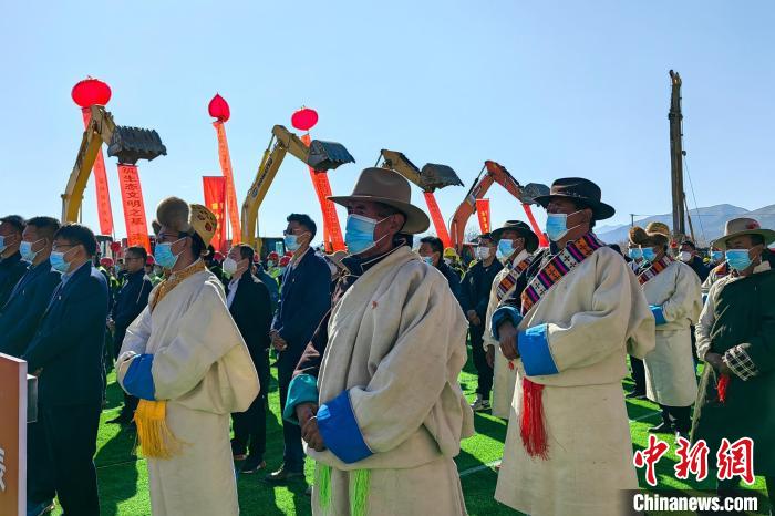 各方代表參加集中開復工儀式?！∧岈斪扛?攝