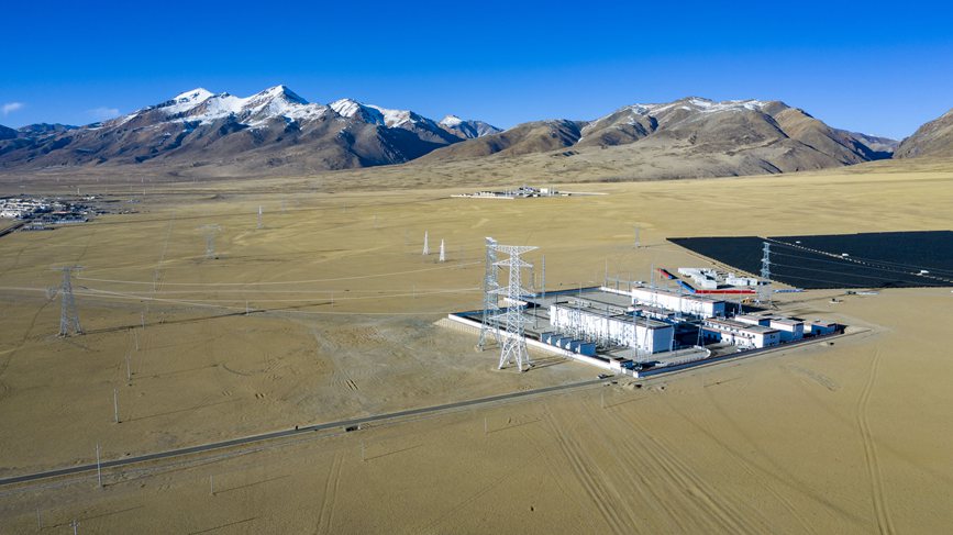 位于海拔4700多米的阿里聯網工程霍爾變電站。