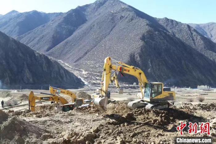 圖為高標準農田建設施工現場?！「裆愔?攝