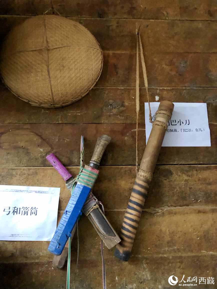 當地獨具特色的藤竹工藝品。