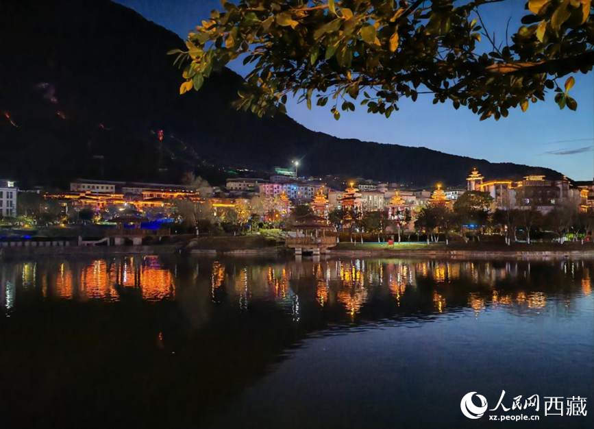 墨脫縣夜景。人民網 李海霞攝