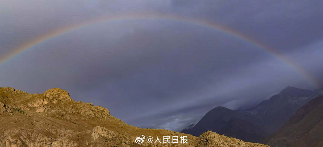 接好運！青藏高原現巨大彩虹橋