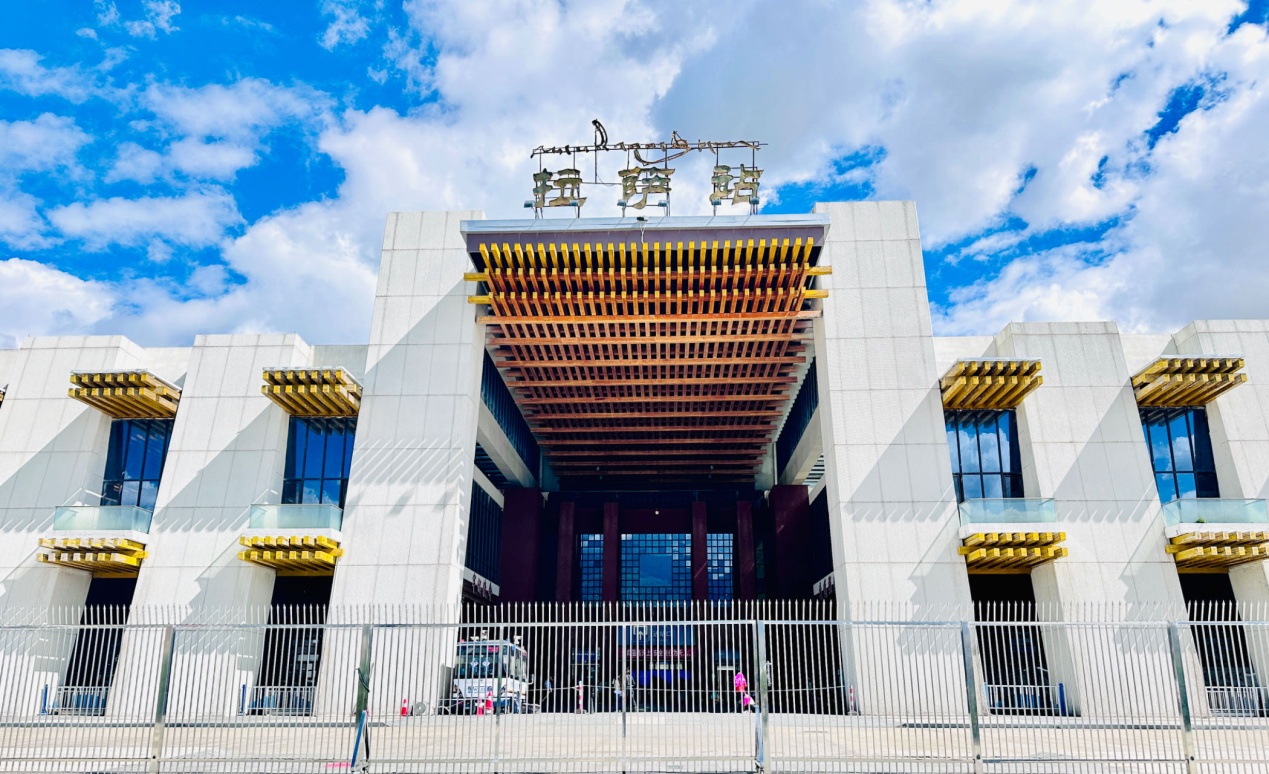 拉薩火車站。人民網記者 益西康珠攝