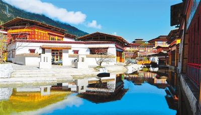 美麗的魯朗國際旅游小鎮一角.jpg