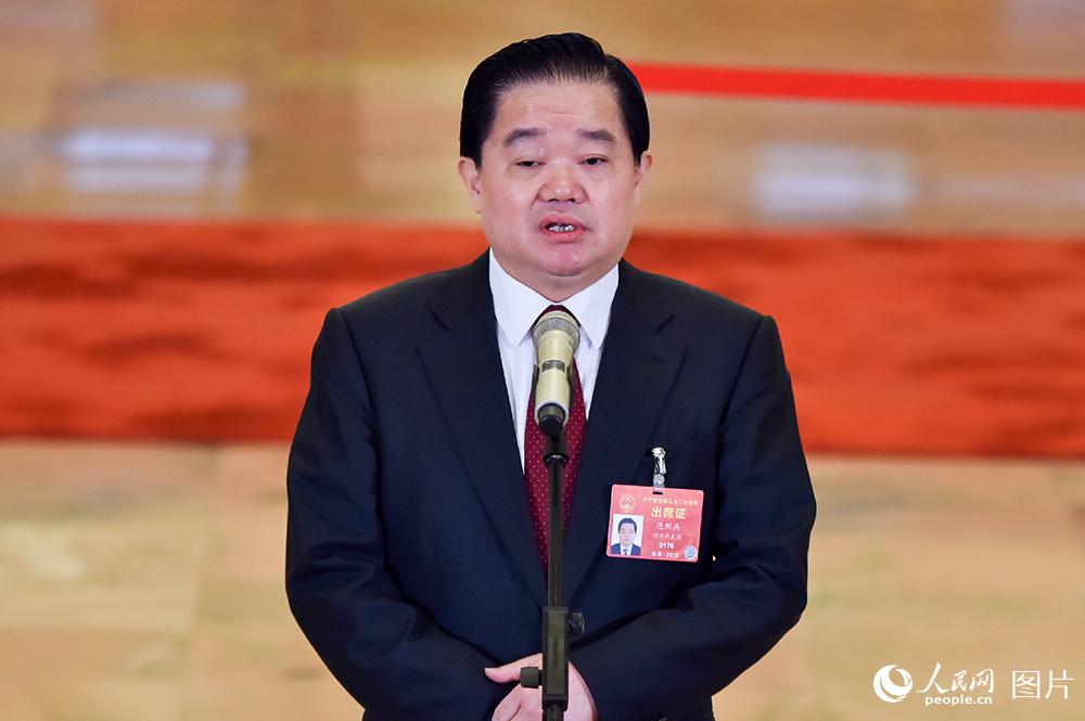 全國人大代表、河北省人大常委會黨組書記、常務副主任范照兵。