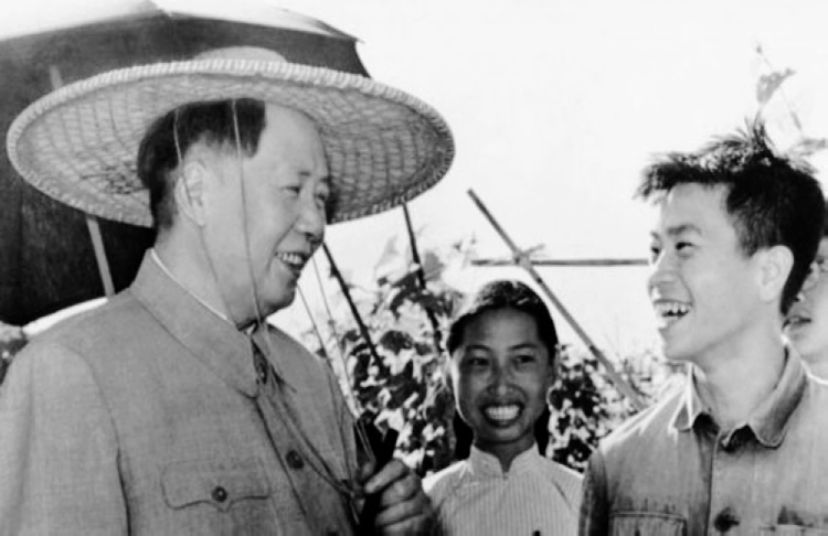 1958年，毛主席在廣東視察。