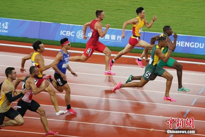 8月2日，第31屆世界大學生夏季運動會男子100米決賽在四川成都舉行，牙買加選手GOLDSON Kadrian dwayne(右一)以10秒04奪得男子百米冠軍。<a target='_blank' href='/'><p  align=