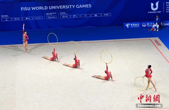 7月31日，第31屆世界大學生夏季運動會藝術體操集體5人圈操決賽在成都體育學院進行，中國隊以30.900分獲得金牌，日本隊以28.500分獲得銀牌，烏克蘭隊以27.800分獲得銅牌。圖為中國隊在比賽中。<a target='_blank' href='/'><p  align=