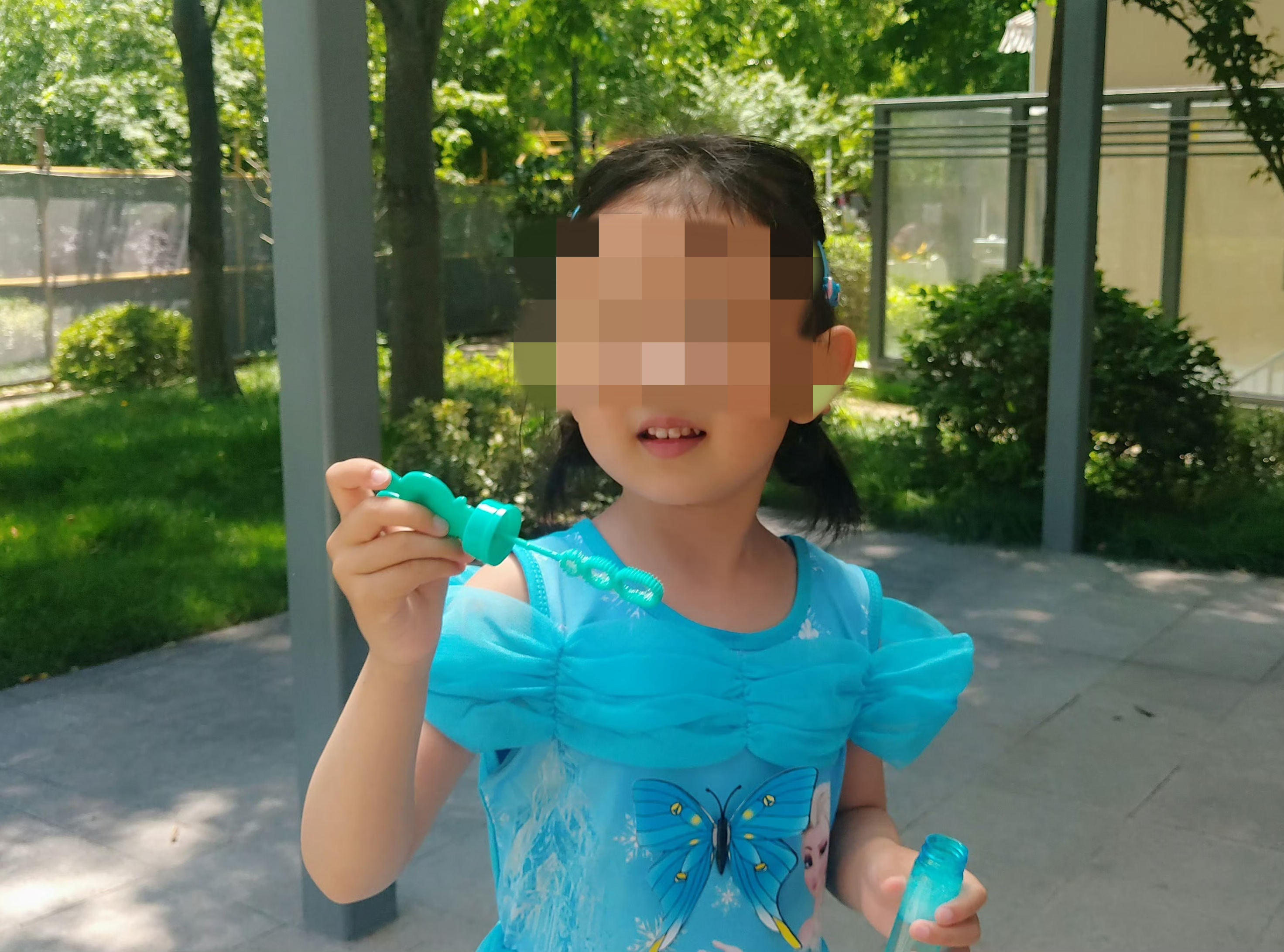 海灘失蹤女童。圖源：女童家人社交賬號